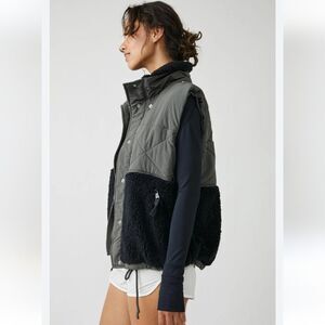 FP Movement Adventure Awaits Vest Gray & Black Quilted Sherpa Women's Size XL